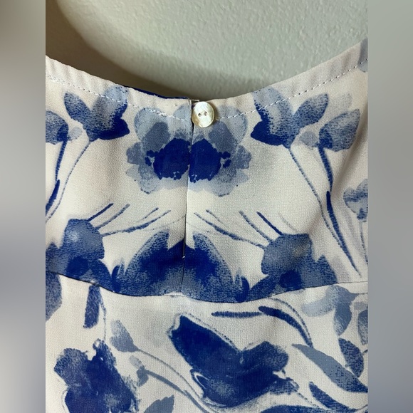 Under Skies White Tank Top with Blue Floral Print - Picture 4 of 5